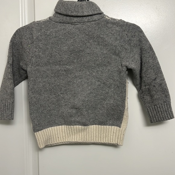 Great condition gap sweater size 3T - Picture 2 of 3